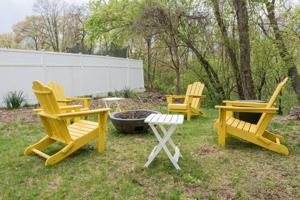 Campfire Cottage Fireplace, Fire Pit & No Chores! 金斯顿 外观 照片